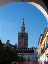 La Giralda a travs del Arco de la Judera. Patio de Banderas. Sevilla.