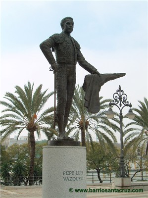 Pepe Luis Vazquez cita a un toro imaginario con su peculiar pase conocido como "cartucho de pescao frito"