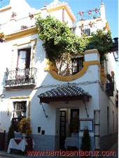 Plaza Doa Elvira. Segn el rumor popular casa natal de Doa Ins. Barrio Santa Cruz. Sevilla