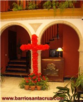 Cruz de Mayo informacion turistica alojamientos apartamentos sevilla