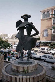 Triana Monumento a Don Juan Belmonte, escultura en bronce de Venancio Blanco